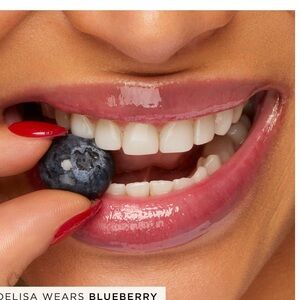 Blueberry Tarte maracuja juicy shift pH-powered plumping gloss-balm